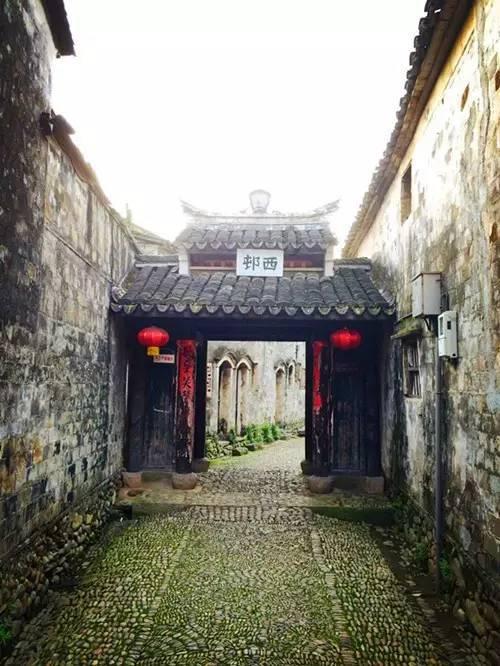 快与奔腾T90拥个满怀吧！远程启动智能空调，无需等待，进入温暖怀抱！